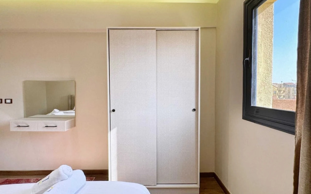 The Built-up 2 BDR Condo 15 min to CAI Airpt