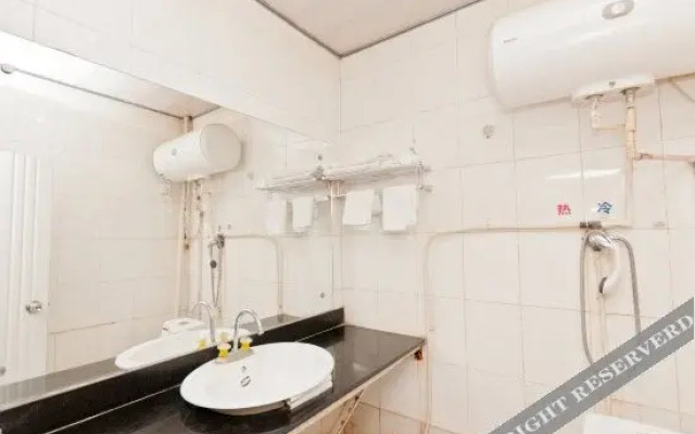 Qinghua Business Hotel