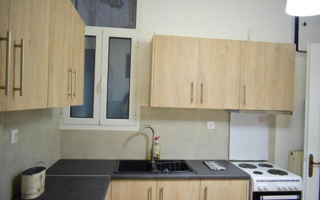 Antonia's 2bedroom with garden and private parking by MK