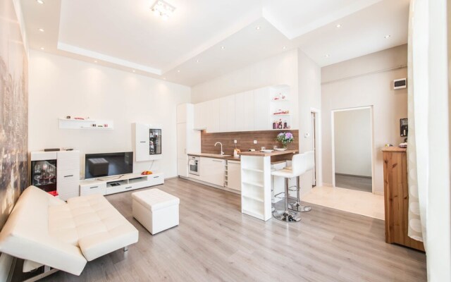 Oasis Apartments - Westend III