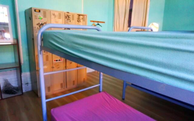 Sundancer Backpackers Resort