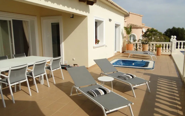 Villa Lirios