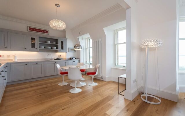Luxury Penthouse on The Scores