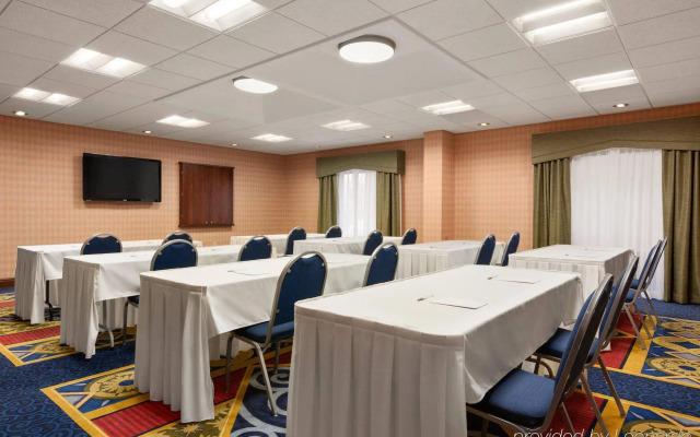 Hampton Inn Warrenton