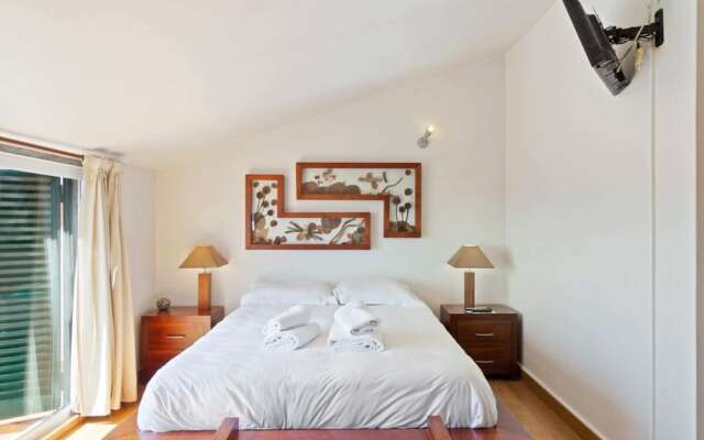 Lovely 2 Bedroom Duplex Apt w Terrace in Cascais