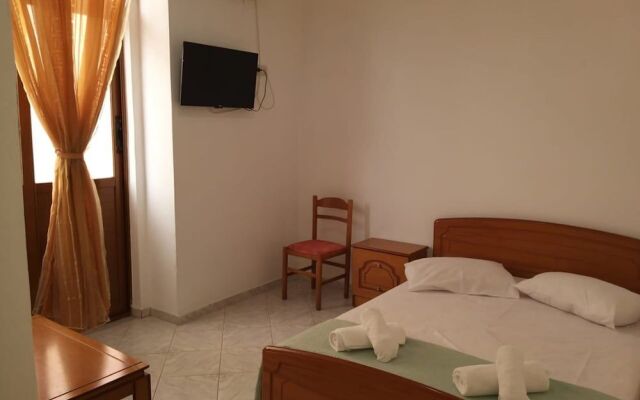 Apartments and Rooms Armanda