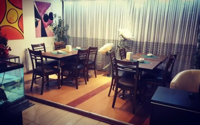 Hivas Hotel
