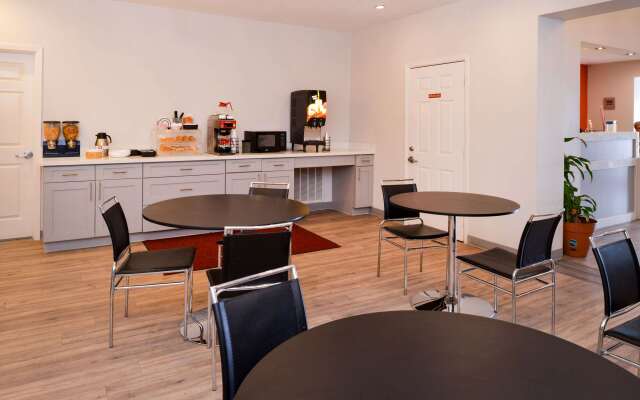 Econo Lodge Inn & Suites Port Arthur near Sabine Pass