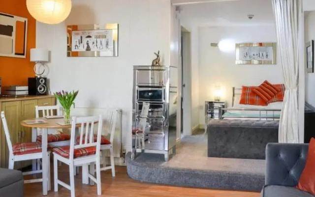 1 Bed Studio Sleeps 4 - Seaside, Dog Friendly