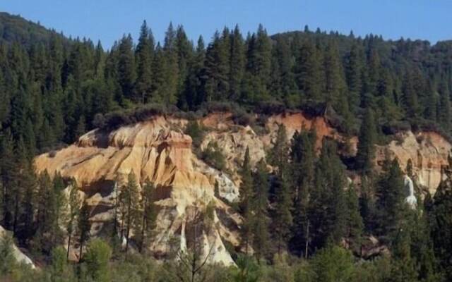 Grass Valley Courtyard Suites