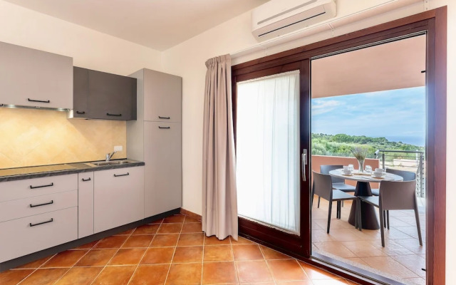 Residence with pool in Isola Rossa