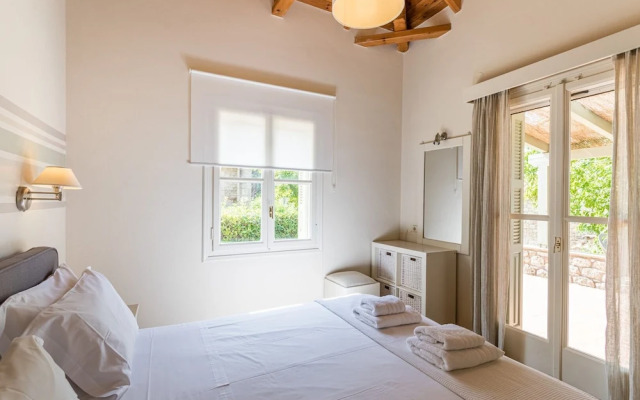 Lithos Stoupa Villas