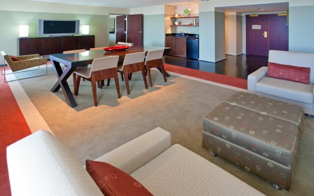 Crowne Plaza Chicago West Loop by IHG