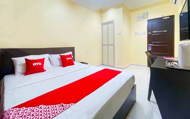 OYO 90369 Safari Hotel Lumut