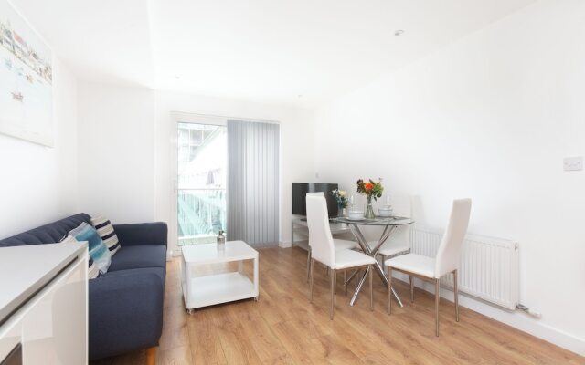 Skyvillion Tower Points - Tower Point Lovely apartment in Enfield London