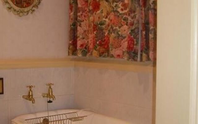 Sherwood's Country House