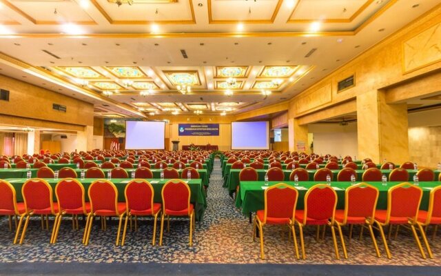 Twin Plaza Hotel