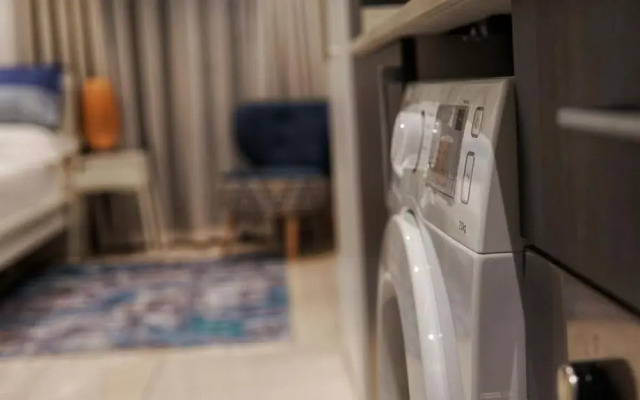 A007 Embassy Gardens Studio Apartm