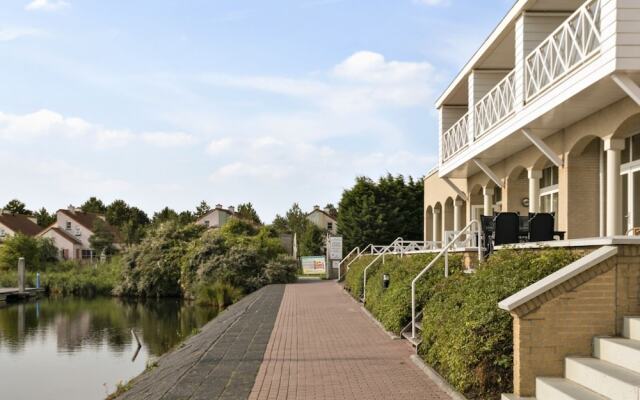 Spacious Luxury Apartment With Beautiful Views of the Marina