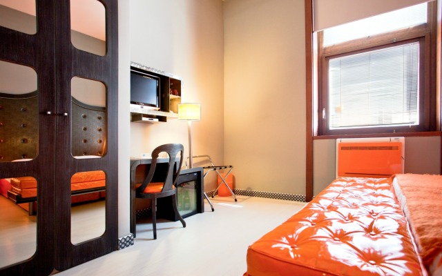 Orange Hotel