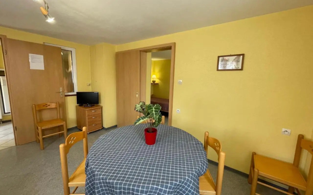 Residence Jaune Et Rose