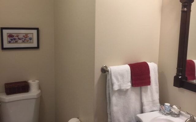 Sir Isaac Brock B&B Luxury Suites