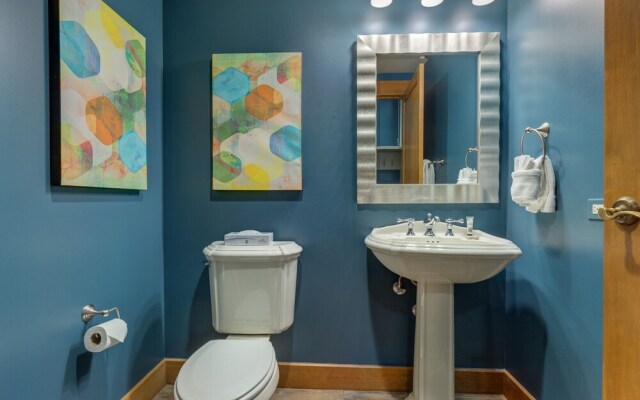 Lone Eagle by Summit County Mountain Retreats