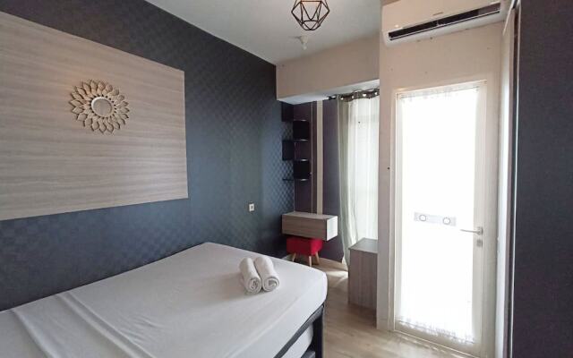 Homey And Cozy Living Studio Amartha View Apartment
