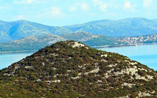 Sea View Apartment Serene, Sleeps 7