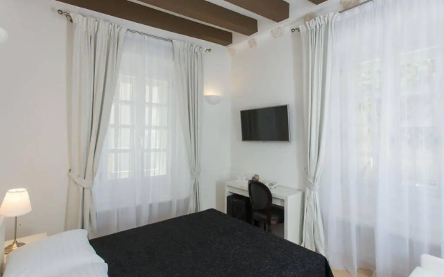 Klarisa Palace Rooms