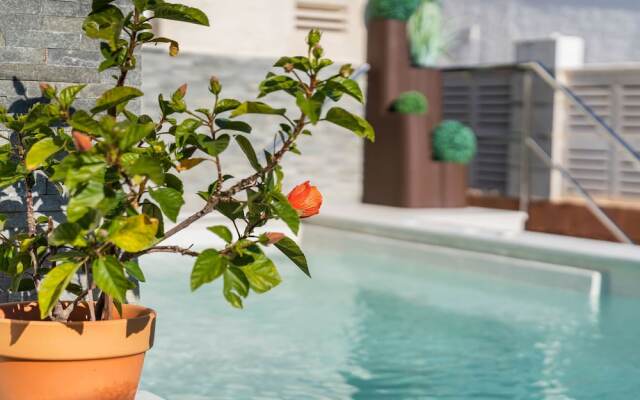 Inviting Mansion in Calpe with Hot Tub