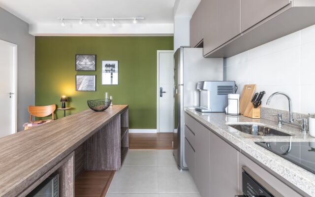 Apartamento com varanda e ótima localização | Vila Olímpia