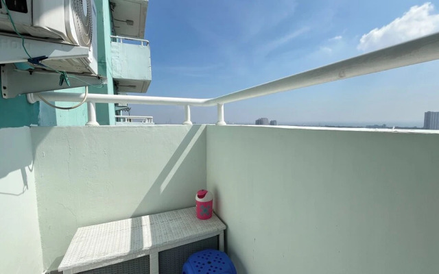 Minimalist And Homey Studio Apartment Amethyst