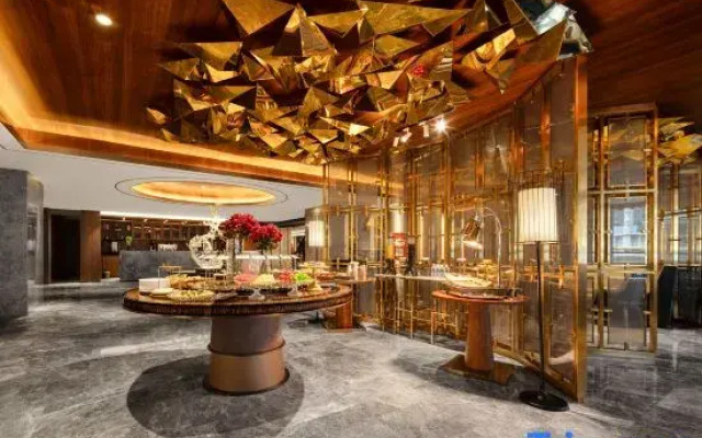 Royal•Garden Hotel