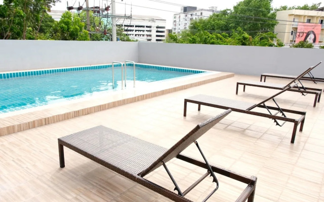 lucky Elephant Hotel