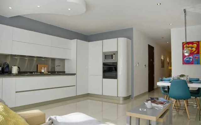 Modern Flat Close To Valletta sleeps 8