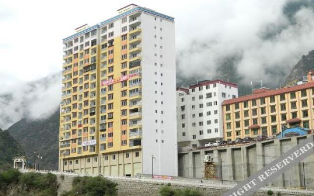 Yajiang Yashang Business Hotel