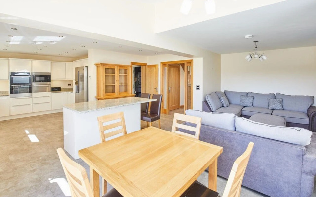 Host Stay Cliff Road