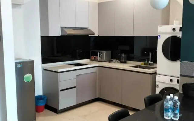 Grand Lumia Suite At Opus Residence
