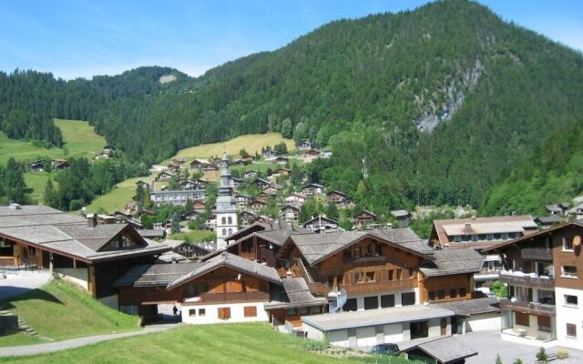 PARNASSE 203 La Clusaz skis aux pieds