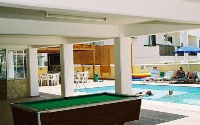 Sunny Blue Hotel