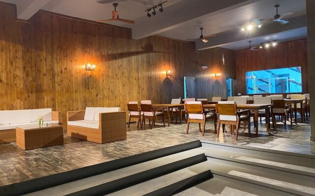 Mazarine Surf Suites