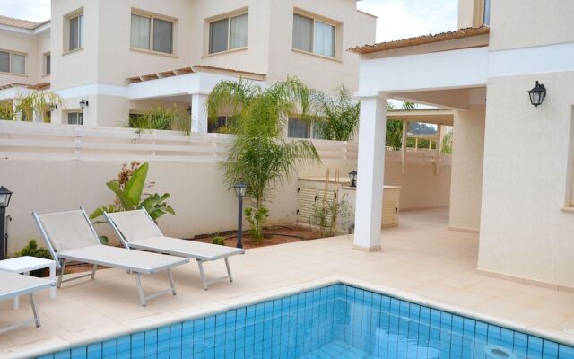 Anthorina Villa 13