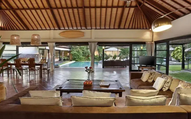 Acacias Villa