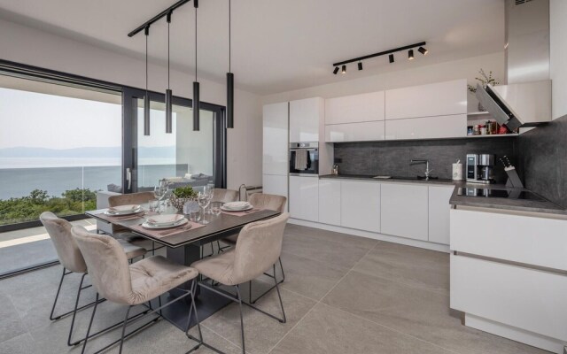 Nice Apartment in Kostrena With 3 Bedrooms and Wifi