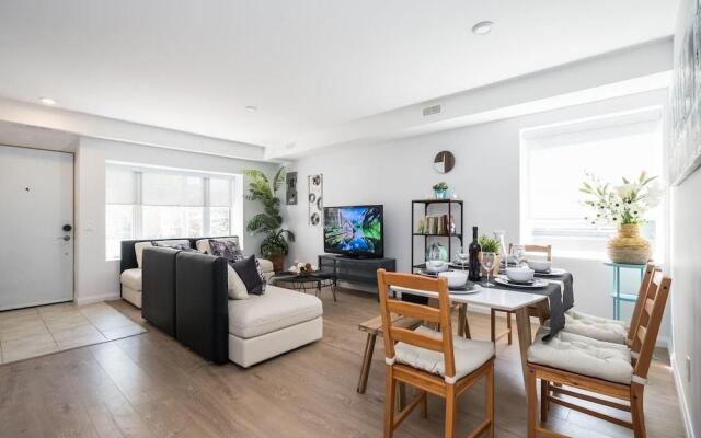 Chic & Central 3-bedroom in Little Italy