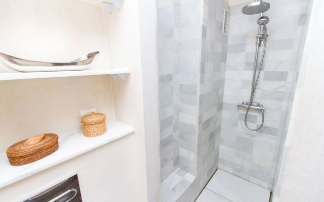 Adorable Apartment Ollerias