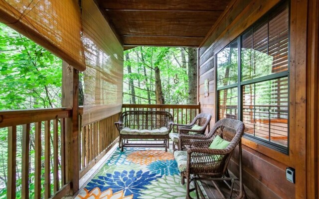 Whitetail Cabin 2 Bedroom Cabin by RedAwning