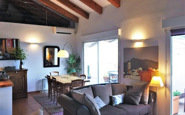 Apartment With sea View and Pool