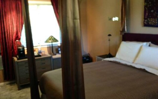 Redwood Meadows Bed and Breakfast